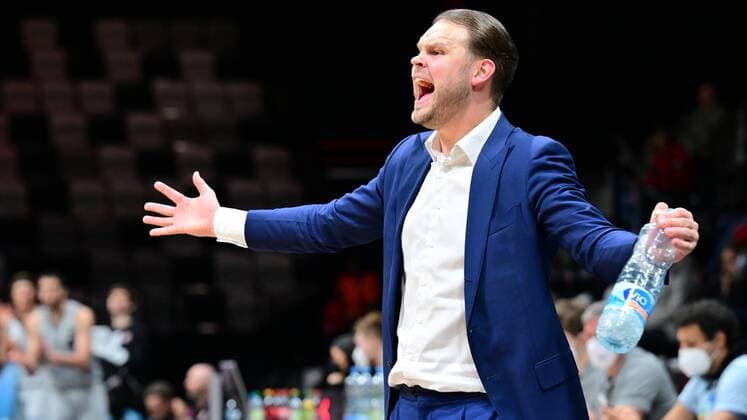 03 04 2022 basketball season 2021 2022 2 Bundesliga Pro A 33 matchday Nürnberg Falcons Basketball Club NBC Medipolis SC Jena Vytautas Buzas coach head coach Nürnberg Falcons BC NBC calls shouts shouts
