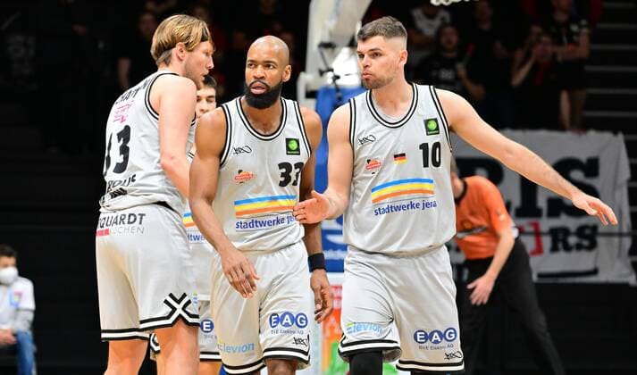 03 04 2022 Basketball Season 2021 2022 2 Bundesliga Pro A 33 Game Day Nuremberg Falcons Basketball Club NBC Medipolis SC Jena Clinton Daniel Chapman 13, Medipolis SC Jena Brandon Omar Thomas 33, Medipolis SC Jena Julius Wolf 10, Medipolis SC Jena
