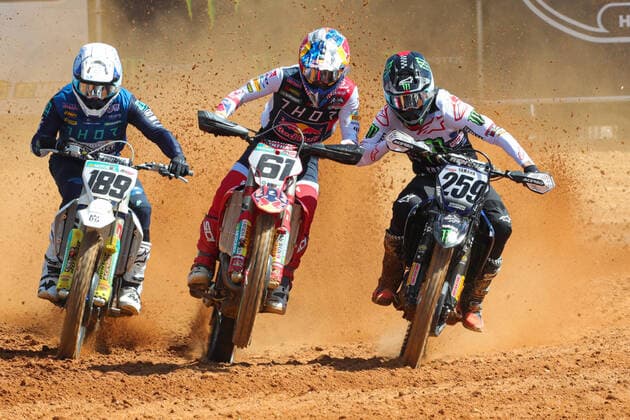 Bilder des Jahres 2022, Sport 04 April Sport Themen der Woche KW13 Sport Bilder des Tages Portugal MXGP 2022 - Day 2 Prado Jorge 61 (ESP) in GasGas of Red Bull GasGas Factory Racing (C), Coldenhoff Glenn 259 (NED) in Yamaha of Monster Energy Yamaha Factory MXGP, Bogers Brian 189 (NED) in Husqvarna of Standing Construct Husqvarna Factory Racing Team in action during the Portugal MXGP 2022 on April 3, 2022 in Agueda, Portugal. Agueda Aveiro Portugal  Copyright: xDPIx originalFilename:oliveira-portugal220403_npHlX.jpg