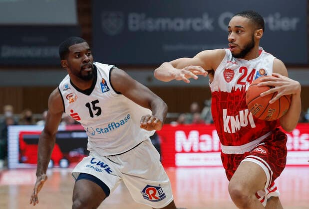 03 04 2022, s Oliver Wuerzburg vs NINERS Chemnitz, easyCredit BBL, 28 Matchday, GER, Wuerzburg, tectake Arena, In picture from left Frantz Massenat NINERS Chemnitz and Cameron Hunt s Oliver Wuerzburg Copyright: HMBxMedia xHeikoxBecker
