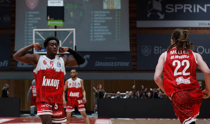 03 04 2022, s Oliver Wuerzburg vs NINERS Chemnitz, easyCredit BBL, 28 Matchday, GER, Wuerzburg, tectake Arena, In picture from left Abdul Makik Abu s Oliver Wuerzburg and Craig Moller s Oliver Wuerzburg Copyright: HMBxMedia xHeikoxBecker
