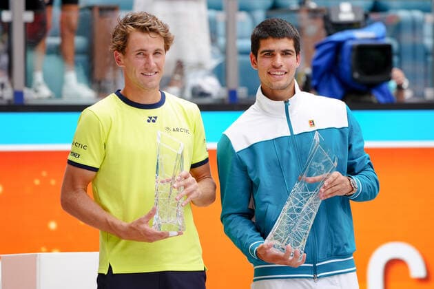 April 3, 2022, Miami Gardens, Florida, United States: April, 3 - Miami Gardens: Carlos Alcaraz(ESP) celebrates with the Butch Buccholz Trophy after defeating Casper Ruud(NOR) 75 64 to win the 2022 Miami open. Miami Gardens United States - ZUMApa3_ 0154460764st Copyright: xAndrewxPatronx