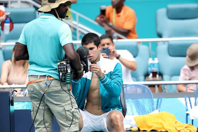 April 3, 2022, Miami Gardens, Florida, United States Of America: MIAMI GARDENS, FLORIDA - APRIL 03: Carlos Alcaraz of Spain makes history as the first spaniard and youngest player to win the Miami Open. The 18-year-old claimed his first ATP, Tennis Herren Masters 1000 title with a straight-set victory over Casper Ruud of Norway in the men s final of the Miami Open at the Hard Rock Stadium on April 03, 2022 in Miami Gardens, Florida....People: Carlos Alcaraz Garfia Miami Gardens United States Of America - ZUMAs214 20220403_zda_s214_113 Copyright: xSMGx