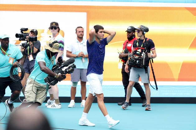 April 3, 2022, Miami Gardens, Florida, United States Of America: MIAMI GARDENS, FLORIDA - APRIL 03: Carlos Alcaraz of Spain makes history as the first spaniard and youngest player to win the Miami Open. The 18-year-old claimed his first ATP, Tennis Herren Masters 1000 title with a straight-set victory over Casper Ruud of Norway in the men s final of the Miami Open at the Hard Rock Stadium on April 03, 2022 in Miami Gardens, Florida....People: Carlos Alcaraz Garfia Miami Gardens United States Of America - ZUMAs214 20220403_zda_s214_109 Copyright: xSMGx