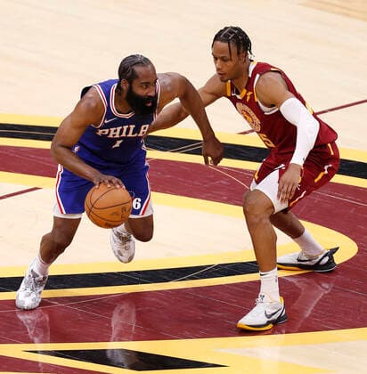 Cleveland Cavaliers guard Isaac Okoro (R) defends against Philadelphia 76ers guard James Harden (L) during the second half of the NBA, Basketball Herren, USA game between the Cleveland Cavaliers and the Philadelphia 76ers at Rocket Mortgage Fieldhouse in Cleveland, Ohio, USA, 3, April 2022. Philadelphia 76ers at Cleveland Cavaliers !ACHTUNG: NUR REDAKTIONELLE NUTZUNG!  Copyright: xDAVIDxMAXWELLx AME8693 20220404-8d9d318f092459c9ae202e0abf1f599c23d32380