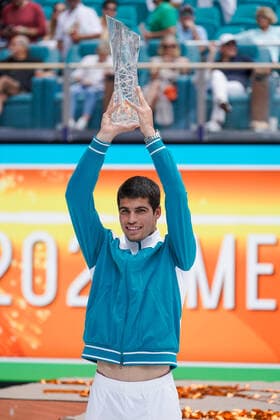 MIAMI GARDENS, FL - APRIL 3: Carlos Alcaraz during the trophy ceremony as the winner of the Men s Final of the Miami Open on APRIL 3, 2022 at Hard Rock Stadium in Miami Gardens, FL. (Photo by Aaron Gilbert Icon Sportswire) TENNIS: APR 03 Miami Open Icon22040323114