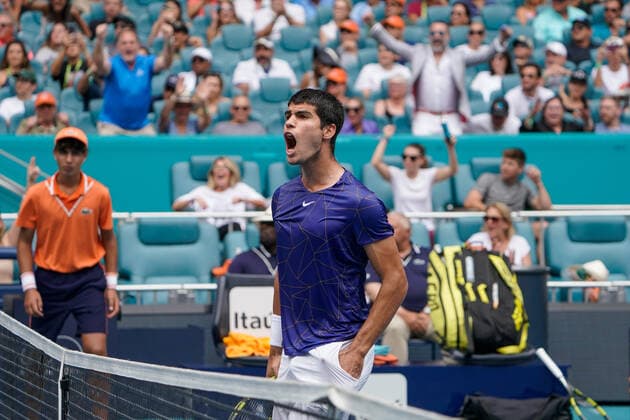 MIAMI GARDENS, FL - APRIL 3: Carlos Alcaraz during the Men s™s Final of the Miami Open on APRIL 3, 2022 at Hard Rock Stadium in Miami Gardens, FL. (Photo by Aaron Gilbert Icon Sportswire) TENNIS: APR 03 Miami Open Icon22040312914