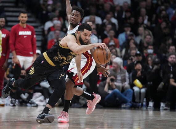 April 3, 2022, TORONTO, ON, CANADA: Toronto Raptors guard Fred VanVleet (23) drives past Miami Heat guard Kyle Lowry (7) during second half NBA, Basketball Herren, USA basketball action in Toronto on Sunday, April 3, 2022. Canada News - April 3, 2022  - ZUMAc35_ 20220403_zaf_c35_189 Copyright: xNathanxDenettex