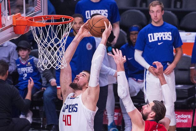 April 3, 2022, Los Angeles, California, USA: Ivica Zubac 40 of the Los Angeles Clippers scores during their NBA, Basketball Herren, USA game against the New Orleans Pelicans on Sunday April 3, 2022 at Crypto.com Arena in Los Angeles, California. Clippers defeat Pelicans, 119-100. ARIANA RUIZ PI Los Angeles USA - ZUMAp124 20220403_zaa_p124_078 Copyright: xArianaxRuizx