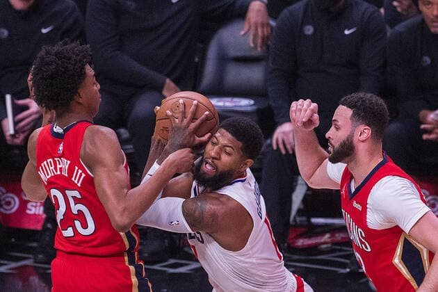 April 3, 2022, Los Angeles, California, USA: Paul George 13 of the Los Angeles Clippers attempts to run past Trey Murphy III 25 and Larry Nance Jr. 22 of the New Orleans Pelicans during their NBA, Basketball Herren, USA game on Sunday April 3, 2022 at Crypto.com Arena in Los Angeles, California. Clippers defeat Pelicans, 119-100. ARIANA RUIZ PI Los Angeles USA - ZUMAp124 20220403_zaa_p124_092 Copyright: xArianaxRuizx