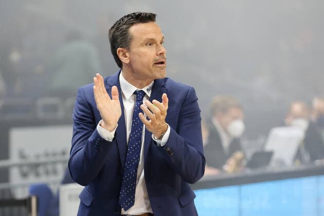 DEU, easyCredit BBL, ALBA vs medi Bayreuth, 04 04 2022, Mercedes Benz Arena, Berlin, DEU, easyCredit BBL, ALBA vs medi Bayreuth, in picture Head Coach, Raoul Korner Bayreuth Foto Juergen Engler nordphoto GmbH nordphotoxGmbHx xEngler nph00076