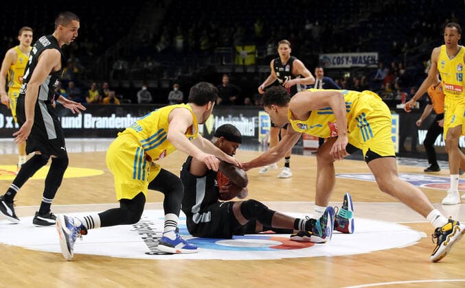 Tamir Blatt, Terry Allen, Oscar da Silva action game scene duel sports basketball BBL Bundesliga men season 2021 2022 04 04 2022 ALBA Berlin vs medi Bayreuth
