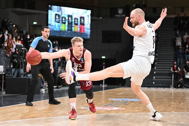 Basketball I men I season 2021 2022 I Eurocup I 13 matchday I Hamburg Towers Lietkabelis Panevezys I 04 04 2022 KRISTUPAS ZEMAITIS 13, Lietkabelis Panevezys loads Robin Christen 8, Hamburg Towers Hamburg edel optics de Arena Hamburg Germany Copyright: xLobeca AndreasxHannigx