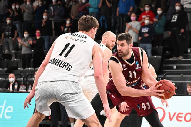 Basketball I Men I 2021 2022 season I Eurocup I 13 matchday I Hamburg Towers Lietkabelis Panevezys I 04 04 2022 DJORDJE GAGIC 41, Lietkabelis Panevezys vs Maik Kotsar 11, Hamburg Towers Hamburg edel optics de Arena Hamburg Germany Copyright: xLobeca AndreasxHannigx