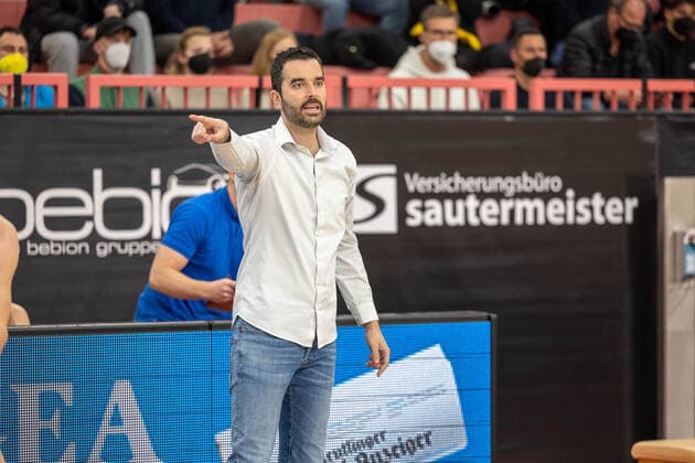 Aleksandar Scepanovic PS Karlsruhe Lions, Headcoach Tigers Tuebingen vs PS Karlsruhe Lions, 2 Basketball Bundesliga, Pro A, Barmer 2 Basketball, 30 Spieltag , Spielzeit 2021 2022, 04 04 2022 Tigers Tuebingen vs PS Karlsruhe Lions, 2 Basketball Bundesliga, Pro A, Barmer 2 Basketball, 30 Spieltag , Spielzeit 2021 2022, 04 04 2022 Tuebingen Copyright: xNinaxSanderx xEibnerxPressefotox EP_NSR
