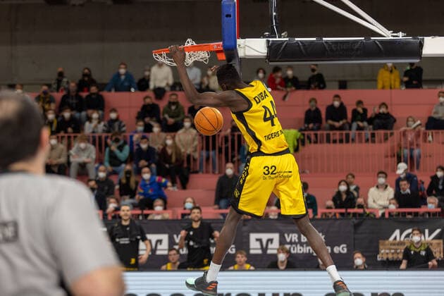 Bakary Dibba Tigers Tuebingen, 44 Tigers Tuebingen vs PS Karlsruhe Lions, 2 Basketball Bundesliga, Pro A, Barmer 2 Basketball, 30 Spieltag , Spielzeit 2021 2022, 04 04 2022 Tigers Tuebingen vs PS Karlsruhe Lions, 2 Basketball Bundesliga, Pro A, Barmer 2 Basketball, 30 Spieltag , Spielzeit 2021 2022, 04 04 2022 Tuebingen Copyright: xNinaxSanderx xEibnerxPressefotox EP_NSR
