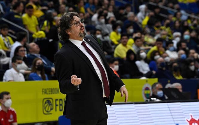 Coach Andrea Trinchieri of Bayerm Munich during the Turkish Airlines EuroLeague Regular Season Round 26 match between Fenerbahce Beko Istanbul and Bayerm Munich at Ulker Sports Arena in Istanbul, Turkey, on April 4, 2022. ( Photo : Seskimphoto ) 