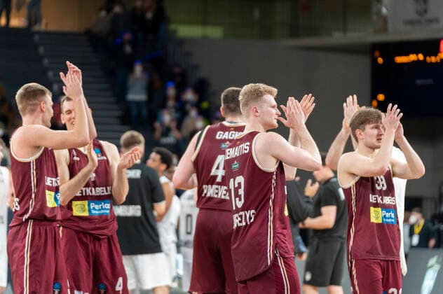 Lietkabelis Panevezys cheers win against Hamburg Towers Hamburg Towers vs Lietkabelis Panevezys, basketball, Eurocup, group stage, matchday 13, season 2021 2022, 04 04 2022 Marcel von Fehrn Hamburg Towers vs Lietkabelis Panevezys, basketball, Eurocup, group stage, matchday 13, season 2021 2022, 04 04 2022 Hamburg Copyright: xEibnerxPressefoto MarcelxvonxFehrnx EP_MFN
