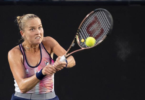 April 4, 2022: Shelby Rogers (USA) loses to Kaia Kanepi (EST),at the CreditOne Charleston Open being played at Family Circle Tennis Center in Charleston, South Carolina, {USA} Tennisclix CSM Charleston USA - ZUMAc04_ 20220404_zaf_c04_005 Copyright: xLesliexBillmanx