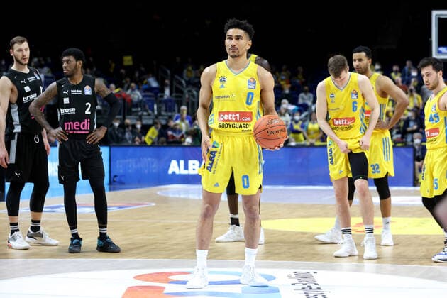 DEU, easyCredit BBL, ALBA vs medi Bayreuth, 04 04 2022, Mercedes Benz Arena, Berlin, DEU, easyCredit BBL, ALBA vs medi Bayreuth, pictured free throw by Maodo Lo ALBA Berlin 0 Foto Juergen Engler nordphoto GmbH nordphotoxGmbHx xEngler nph00076