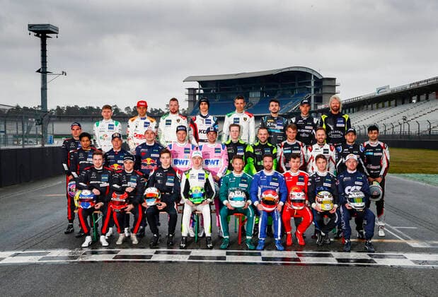 Sport Themen der Woche KW14 Sport Bilder des Tages Hockenheim: DTM Test Hockenheim 2022, DTM Group Picture, Gruppenbild aller DTM Fahrer Hockenheim Germany *** Hockenheim DTM Test Hockenheim 2022, DTM Group Picture, group picture of all DTM drivers Hockenheim Germany