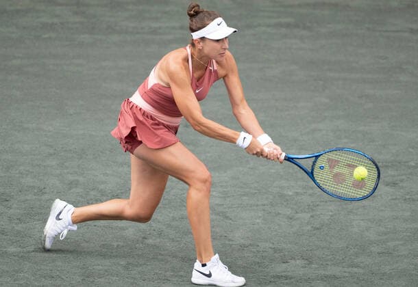April 5, 2022: Belinda Bencic (SUI) defeated Xinyu Wang (CHN) 4-6, 7-6, 6-3, at the CreditOne Charleston Open being played at Family Circle Tennis Center in Charleston, South Carolina USA Tennisclix CSM Charleston USA - ZUMAc04_ 20220405_zaf_c04_005 Copyright: xLesliexBillmanx