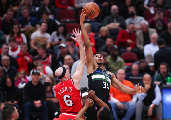 Basketball, NBA, Chicago Bulls - Milwaukee Bucks