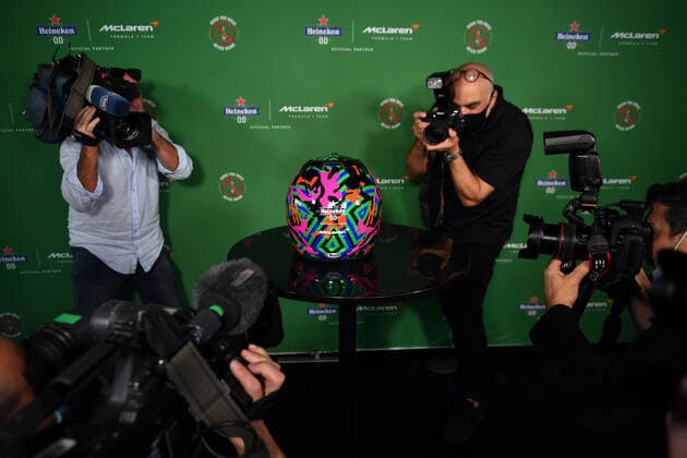 F1 DANIEL RICCIARDO MEDIA OPP, Members of the media capture a helmet for Australian Formula 1 driver Daniel Ricciardo during media opportunity in Melbourne, Wednesday, April 6, 2022. A helmet produced by artist Reko Rennie will be auctioned off to raise money for the Queensland flood victims via the Red Cross. ( NO ARCHIVING, EDITORIAL USE ONLY, NO USE IN BOOKS WITHOUT CONSENT MELBOURNE VIC AUSTRALIA  Copyright: xJOELxCARRETTx 20220406001644145955
