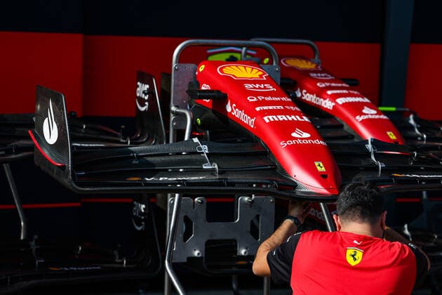 Scuderia Ferrari, ambiance mechanic at work on the front wing during the Formula 1 Heineken Australian Grand Prix 2022, 3rd round of the 2022 FIA Formula One World Championship, WM, Weltmeisterschaft on the Albert Park Circuit, from April 8 to 10, 2022 in Melbourne, Australia - F1 - AUSTRALIAN GRAND PRIX 2022 DPPI Panoramic  20220406_GOOD3146