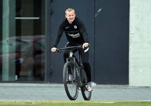 06 04 2022, xjhx, football UEFA Europa League, Eintracht Frankfurt training and press conference emspor, v l Sebastian Rode Eintracht Frankfurt DFL DFB REGULATIONS PROHIBIT ANY USE OF PHOTOGRAPHS as IMAGE SEQUENCES and or QUASI VIDEO Frankfurt am Main