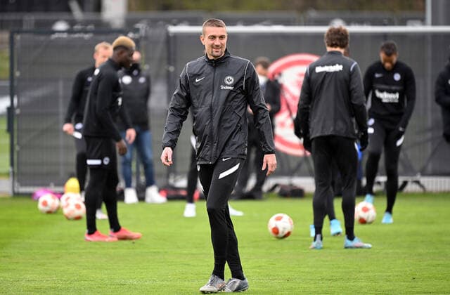 06 04 2022, xjhx, football UEFA Europa League, Eintracht Frankfurt training and press conference emspor, v l Stefan Ilsanker Eintracht Frankfurt zautz DFL DFB REGULATES PROHIBIT ANY USE OF PHOTOGRAPHS as IMAGE SEQUENCES and or QUASI VIDEO Frankfurt am Main