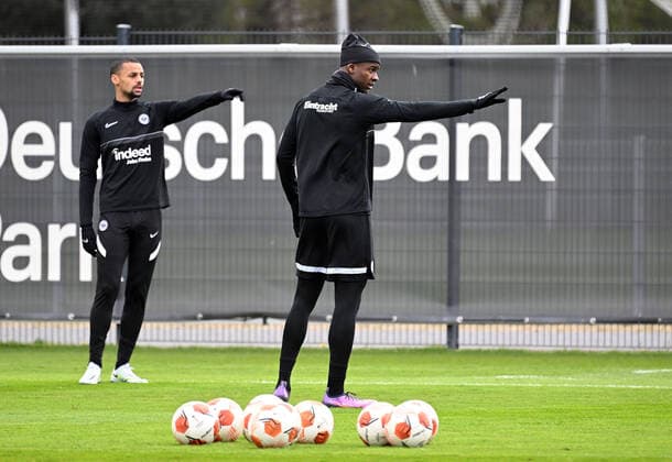 06 04 2022, xjhx, football UEFA Europa League, Eintracht Frankfurt training and press conference emspor, v l Djibril Sow Eintracht Frankfurt , Evan Ndicka N Dicka NÂ Dicka Eintracht Frankfurt DFL DFB REGULATES PROHIBIT ANY USE OF PHOTOGRAPHS as IMAGE SEQUENCES and or QUASI VIDEO Frankfurt am Main