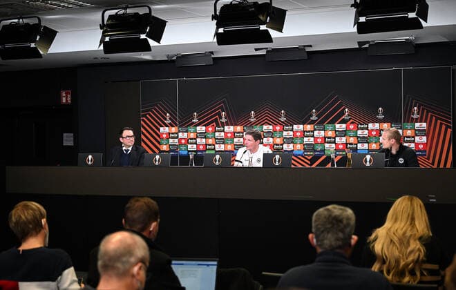06 04 2022, xjhx, football UEFA Europa League, Eintracht Frankfurt training and press conference emspor, f l press officer Bartosz Niedzwiedzki Eintracht Eintracht Frankfurt , coach Oliver Glasner Eintracht Frankfurt zautz, Sebastian Rode Eintracht Frankfurt DFL DFB REGULATIONS PROHIBIT ANY USE OF PHOTOGRAPHS as IMAGE SEQUENCES and or QUASI VIDEO Frankfurt am Main
