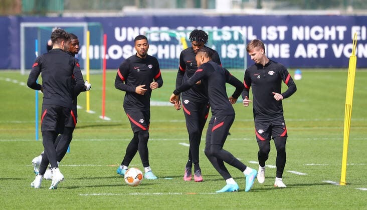 Europa League RB Leipzig training 06 04 2022 Leipzig, 06 04 2022, RBL training center, Europa League , RB Leipzig final training the day before RBL v Atalanta Bergamo , Pictured from l Dominik Szoboszlai, Nordi Mukiele, Benjamin Henrichs, Mohamed Simakan, Christopher Nkunku and Dani Olmo all RB Leipzig , Picture Point