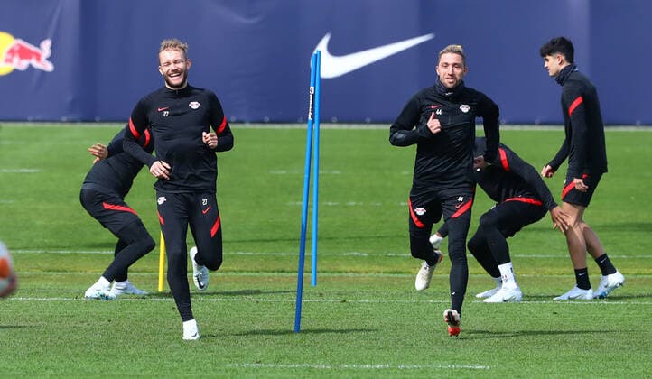 Europa League RB Leipzig training 06 04 2022 Leipzig, 06 04 2022, RBL training center, Europa League , RB Leipzig final training the day before RBL v Atalanta Bergamo , Pictured v l Konrad Laimer 27, RB Leipzig and Kevin Kampl 44, RB Leipzig , Picture Point
