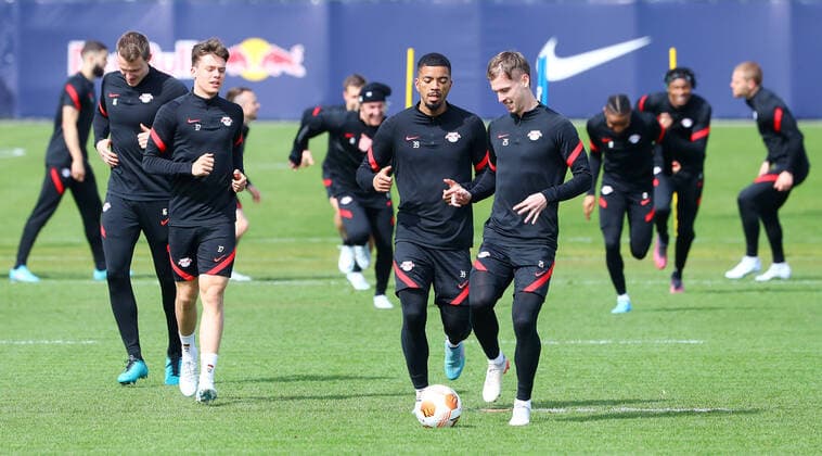Europa League RB Leipzig training 06 04 2022 Leipzig, 06 04 2022, RBL training center, Europa League , RB Leipzig final training on the eve of RBL v Atalanta Bergamo , Pictured front from l Lars Sidney Raebiger Raebiger 37, RB Leipzig , Benjamin Henrichs 39, RB Leipzig and Dani Olmo 25, RB Leipzig , Picture Point