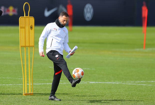 Europa League RB Leipzig training 06 04 2022 Leipzig, 06 04 2022, RBL training center, Europa League , RB Leipzig final training the day before RBL v Atalanta Bergamo , In the picture coach Domenico Tedesco RB Leipzig , Picture Point