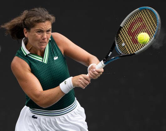 April 6, 2022: Ulrikke Eikeri loses to Madison Keys, 6-3, 6-1, at the CreditOne Charleston Open being played at Family Circle Tennis Center in Charleston, South Carolina, {USA} Tennisclix CSM Charleston USA - ZUMAc04_ 20220406_zaf_c04_011 Copyright: xLesliexBillmanx