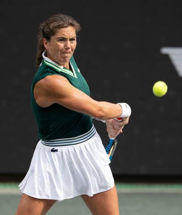 April 6, 2022: Ulrikke Eikeri loses to Madison Keys, 6-3, 6-1, at the CreditOne Charleston Open being played at Family Circle Tennis Center in Charleston, South Carolina, {USA} Tennisclix CSM Charleston USA - ZUMAc04_ 20220406_zaf_c04_014 Copyright: xLesliexBillmanx