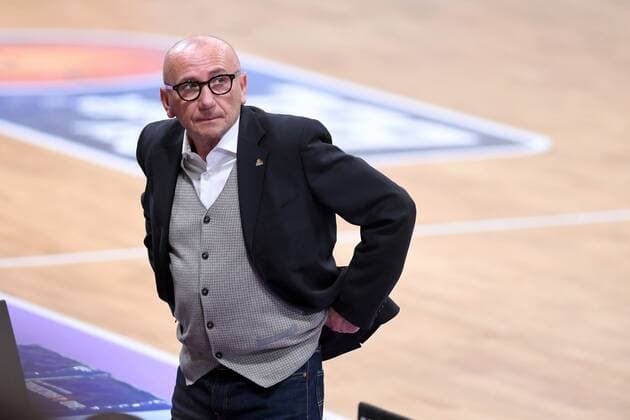 Luca Dalmonte Head Coach, Trainer Skyliners Frankfurt , Basketball, Bundesliga, BBL, BG Goettingen Fraport Skyliners Frankfurt, 06 04 2022, BG Goettingen Skyliners Frankfurt, Basketball, Bundesliga, GER, BBL, 06 04 2022 Goettingen Copyright: xEibner-Pressefotox-xRolandxSippelx