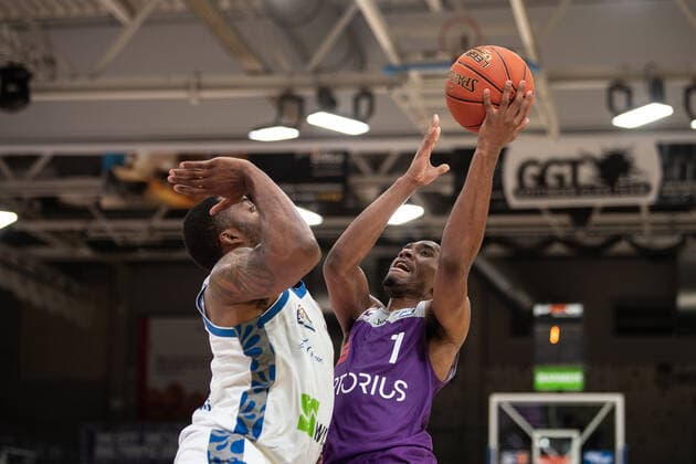 BG Göttingen Fraport Skyliners 06 04 2022, Basketball Bundesliga, 2021 2022 season, 17 match day, BG Göttingen Fraport Skyliners Göttingens Jeremiah Martin r plays against Frankfurts Marcel Ponitka Göttingen Lower Saxony Germany