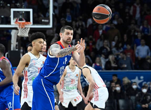 Adrien Moerman of Anadolu Efes Istanbul during the Turkish Airlines EuroLeague Regular Season Round 19 match between Anadolu Efes Istanbul and Bayerm Munich at Sinan Erdem Dome in Istanbul, Turkey , on April 6, 2022. Photo : Seskimphoto 
