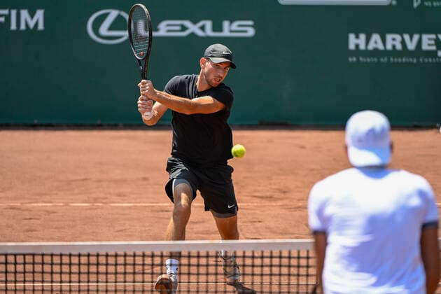HOUSTON, TX - APRIL 06: Robert Galloway (USA) returns a backhand during the US Clay Court Championships Rd1 doubles match at River Oaks Country Club on April 6, 2022 in Houston, TX. (Photo by Ken Murray Icon Sportswire) TENNIS: APR 06 U.S. Men™s Clay Court Championship Icon220406006