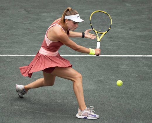 April 6, 2022: Katarina Zavatska (UKR) loses to Karolina Pliskova (CZE), 5-7, 7-5, 6-4 at the CreditOne Charleston Open being played at Family Circle Tennis Center in Charleston, South Carolina, {country,} Tennisclix CSM Charleston USA - ZUMAc04_ 20220406_zaf_c04_025 Copyright: xLesliexBillmanx