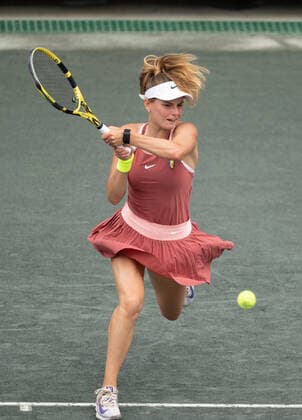 April 6, 2022: Katarina Zavatska (UKR) loses to Karolina Pliskova (CZE), 5-7, 7-5, 6-4 at the CreditOne Charleston Open being played at Family Circle Tennis Center in Charleston, South Carolina, {country,} Tennisclix CSM Charleston USA - ZUMAc04_ 20220406_zaf_c04_027 Copyright: xLesliexBillmanx