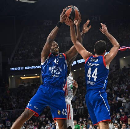 Bryant Dunston (42) and Krunoslav Smon (44) of Anadolu Efes Istanbul during the Turkish Airlines EuroLeague Regular Season Round 19 match between Anadolu Efes Istanbul and Bayerm Munich at Sinan Erdem Dome in Istanbul, Turkey , on April 6, 2022. Photo : Seskimphoto 