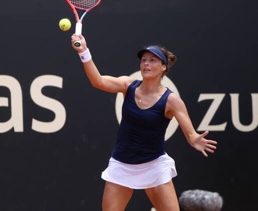 April 6, 2022, Bogota, Colombia: Tatjana Maria of Germany plays during the match against Rebecca Perterson of Sweden at the Copa Colsanitas WTA, Tennis Damen Tournament on April 6, 2022 in Bogota, Colombia. Bogota Colombia - ZUMAh147 20220406_zap_h147_011 Copyright: xDanielxGarzonxHerazox