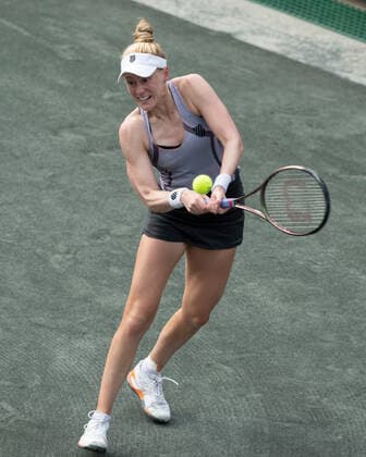 April 6, 2022: Allison Riske (USA) loses to Aryna Sabalenka (BLR), 7-5, 6-3 at the CreditOne Charleston Open being played at Family Circle Tennis Center in Charleston, South Carolina, {USA} Tennisclix CSM Charleston USA - ZUMAc04_ 20220406_zaf_c04_056 Copyright: xLesliexBillmanx