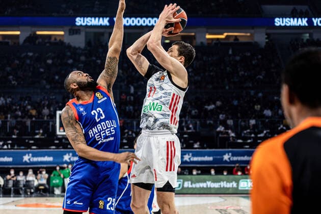 April 6, 2022, Istanbul, Turkey: Vladimir Lucic (R) of FC Bayern Munich and James Anderson (L) of Anadolu Efes Istanbul seen in action during Round 19 of the 2021 2022 Turkish Airlines Euroleague Regular Season between Anadolu Efes and Bayern Munich at Sinan Erdem Dome. Final score; Anadolu Efes 81:76 Bayern Munich. Istanbul Turkey - ZUMAs197 20220406_zaa_s197_384 Copyright: xNicholasxMullerx