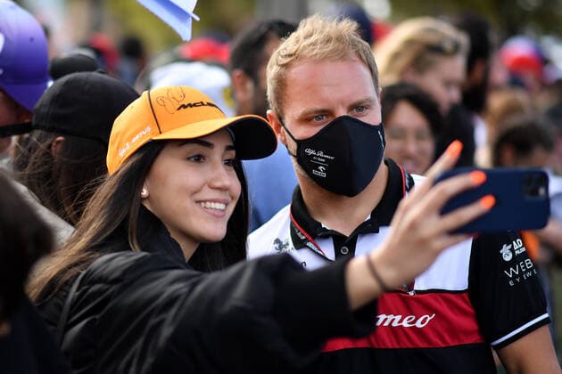 AUSTRALIAN F1 GRAND PRIX, Valtteri Bottas of Alfa Romeo during a arrives at the Formula 1 Australian Grand Prix 2022 at the Albert Park Grand Prix Circuit in Melbourne, Thursday, April 7, 2022. ( NO ARCHIVING, EDITORIAL USE ONLY, NO USE IN BOOKS WITHOUT CONSENT MELBOURNE VIC AUSTRALIA  Copyright: xJOELxCARRETTx 20220407001644487198